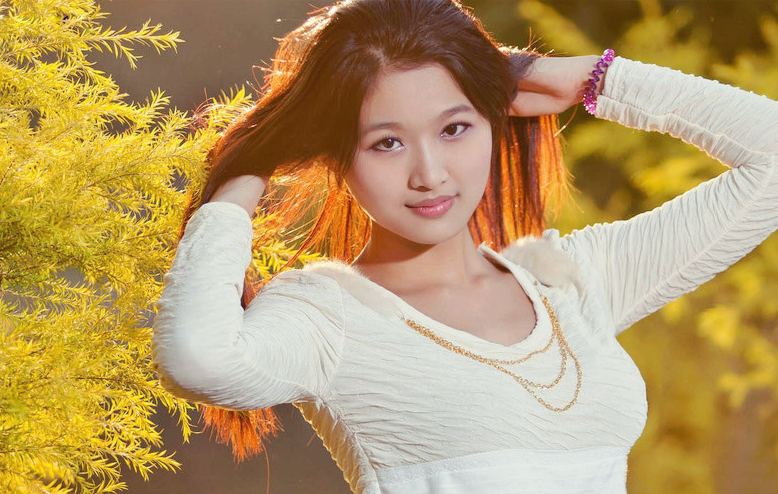 鹿晗牵女伴舞的手