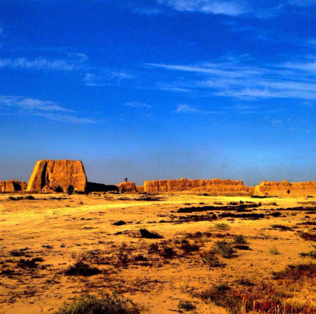 明粮仓 明粮仓地处张掖市东北隅,旧名甘州仓,俗名大仓,明朝洪武二十五