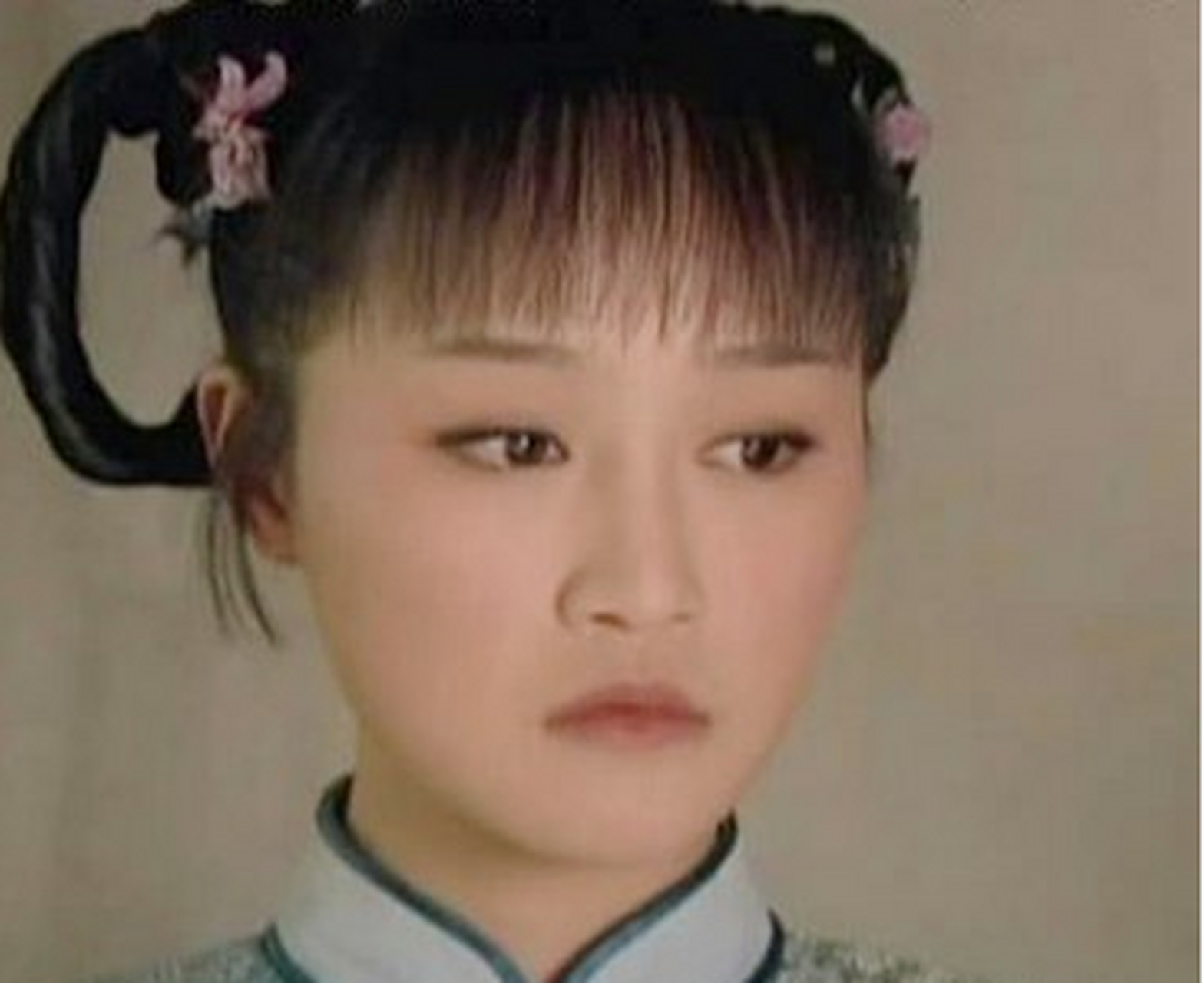 覆船口.一种嘴角下垂的嘴型,代表内心不满,挑剔,易对人心生埋怨,严重