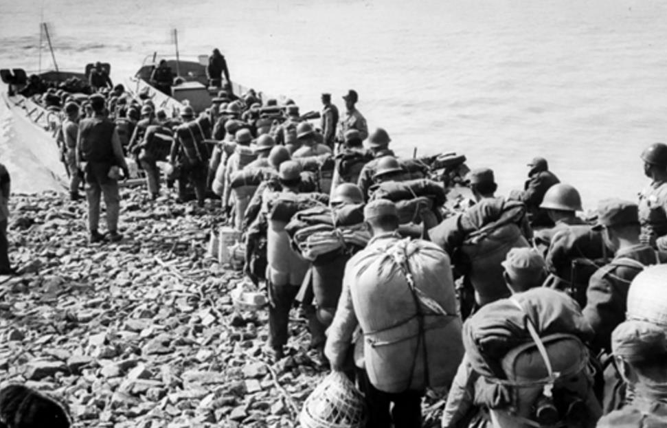 1955年国军撤离老照片:图3士兵告别大陆,图8是国军著名将领
