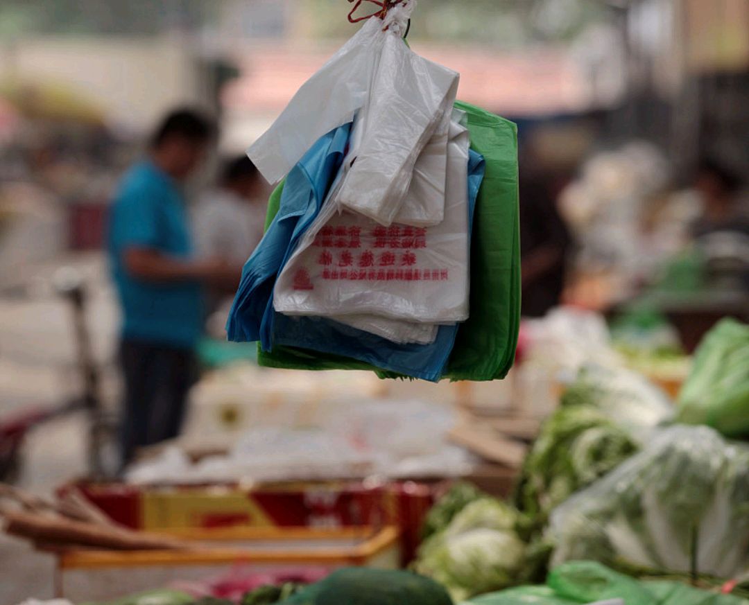 2020年1月1日起顾客不能免费索取塑料袋,对你购物买菜有影响吗