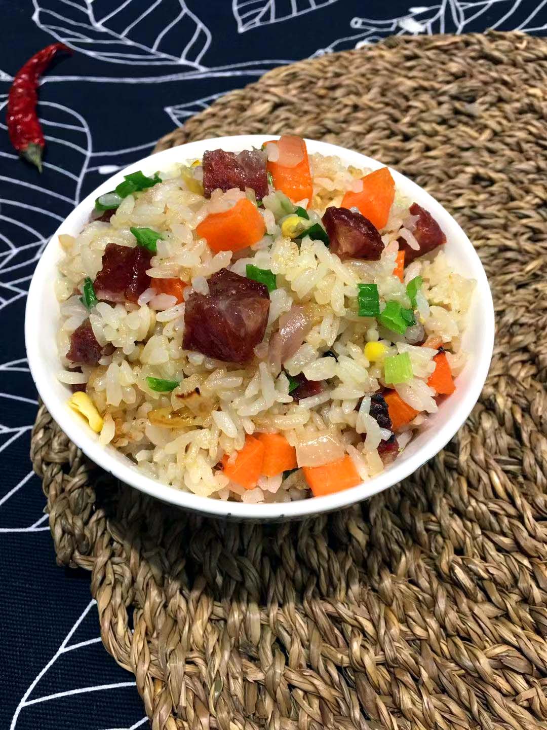 腊味炒饭多了这一步,粒粒金黄酥香,可以媲美星爷的黯然销魂饭