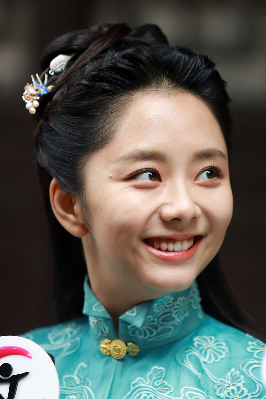 谭松韵:她以甜美可人的形象和出色的演技备受观众喜爱.