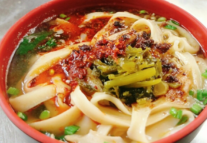 一组美食的图片:刀削面,你喜欢吃吗?