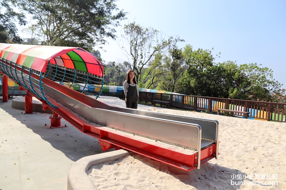 接着我们要来攻略第一条滚轮溜滑梯了,平日来的好处就是不用排队,我们