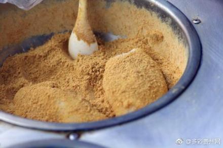 贵州布依族逢年过节必不可少的美食"糍粑"