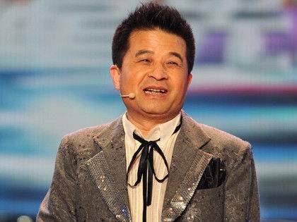 毕姥爷近照曝光,身材发福休闲时间练习书法,生活过得悠闲幸福