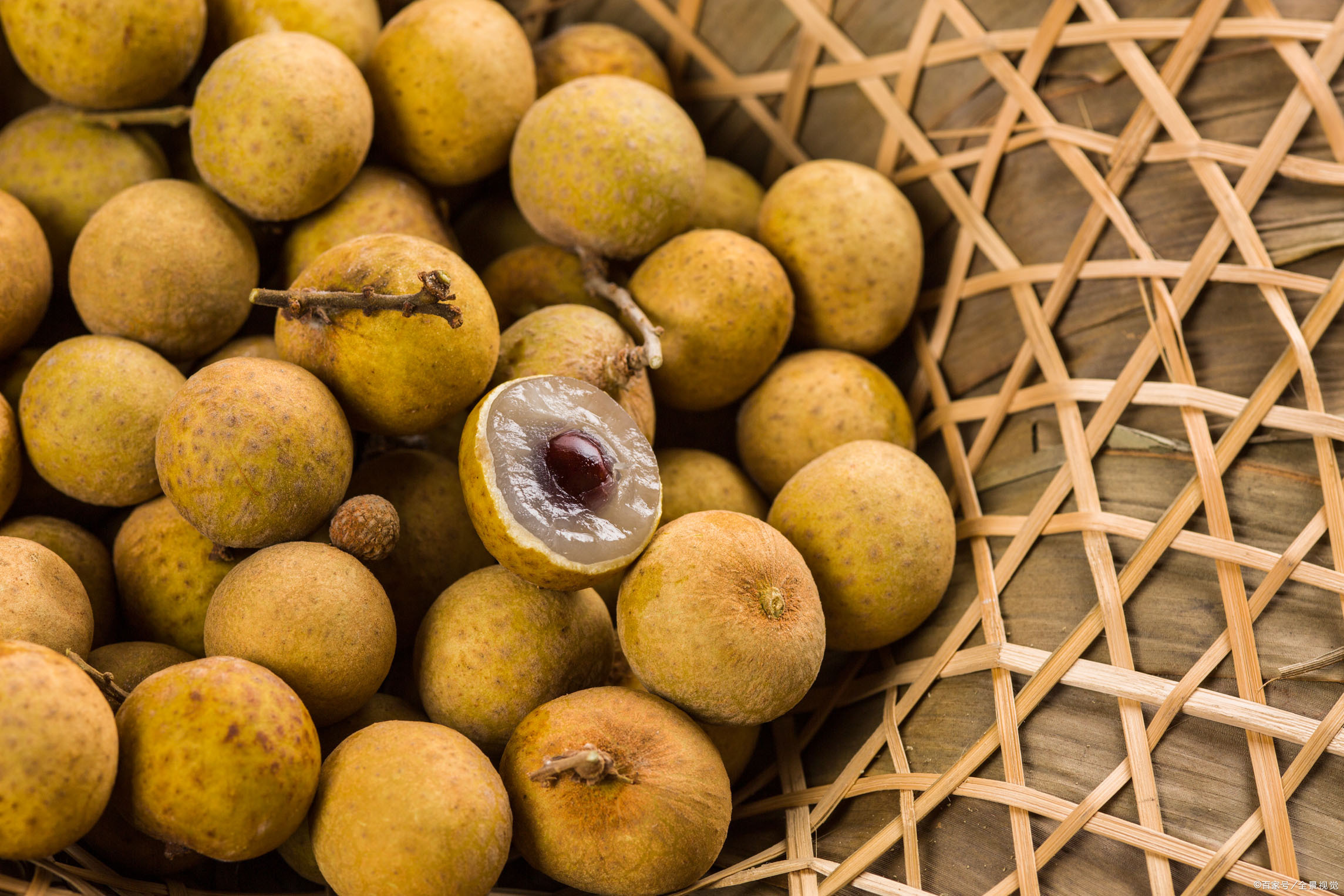 买"龙眼"别只会挑大的!看准这4处,保证核小肉多,又甜又多汁