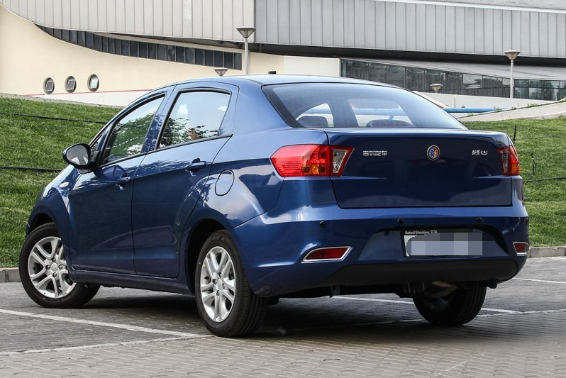 侧身设计得很有个性英伦c51.5l 自动尊贵型