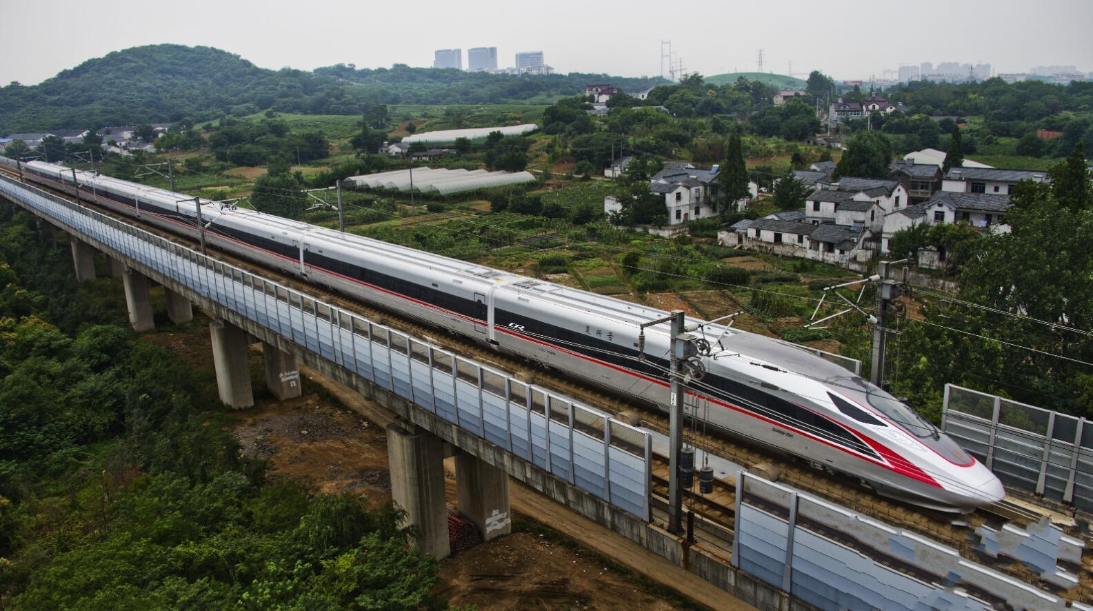 湖北和湖南将联手打造一条新高铁,是二湛高铁主干线,长261公里