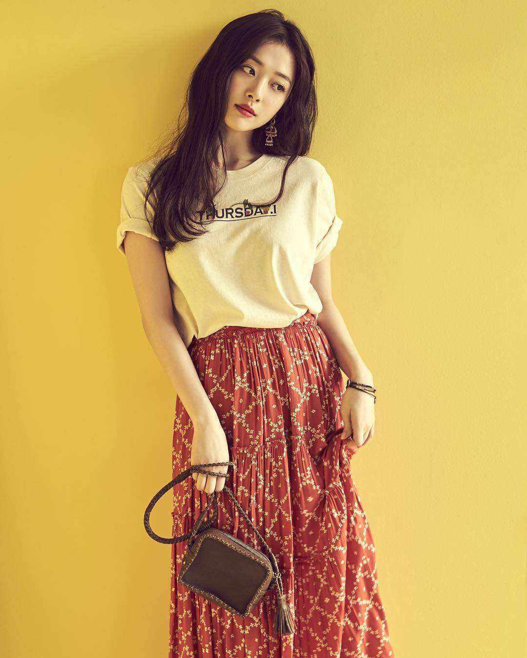 在电影《海盗》中,崔雪莉抛却了以往展现的可爱与时尚魅力,上演了演技