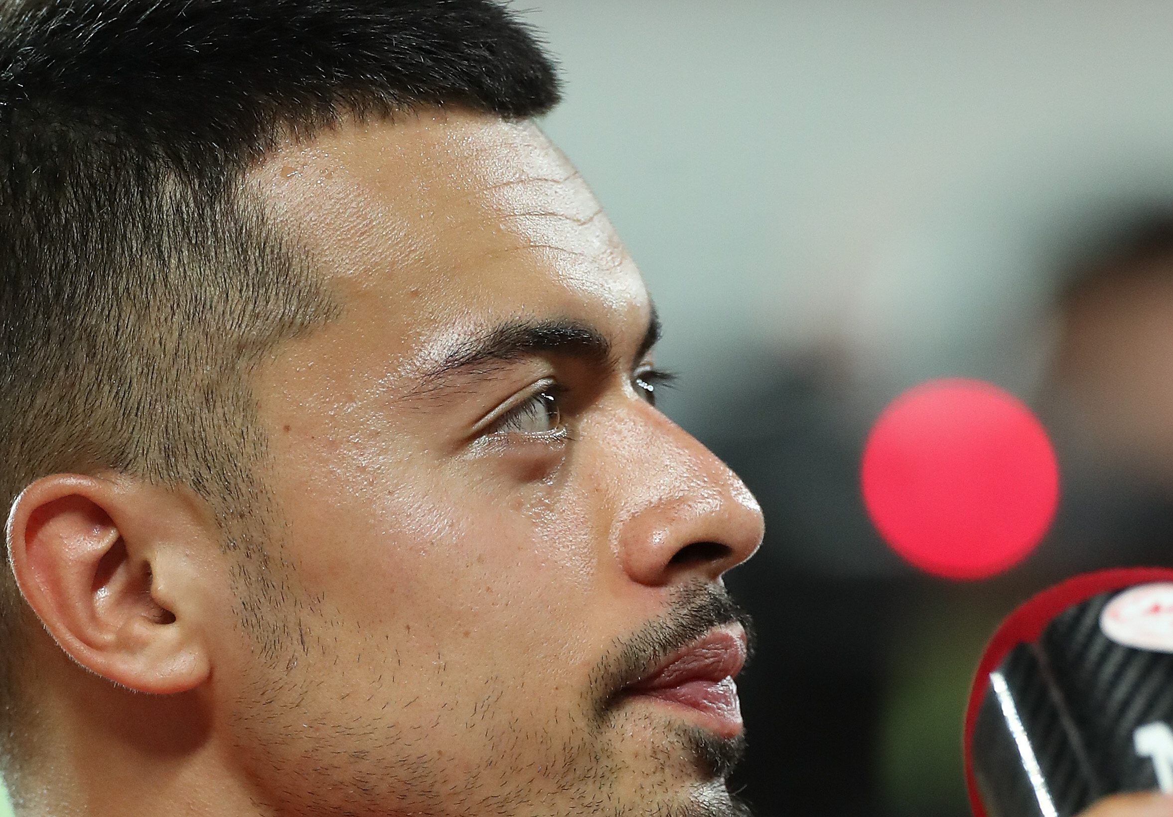 足球——热身赛:中国胜菲律宾    6月7日,中国队球员李可在比赛后离场