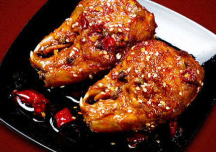 一组美食图片:麻辣兔头你喜欢吃吗?