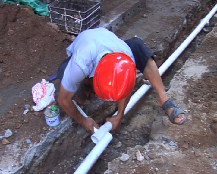 农村安装自来水,农民还要出钱吗?是不是乱收费?