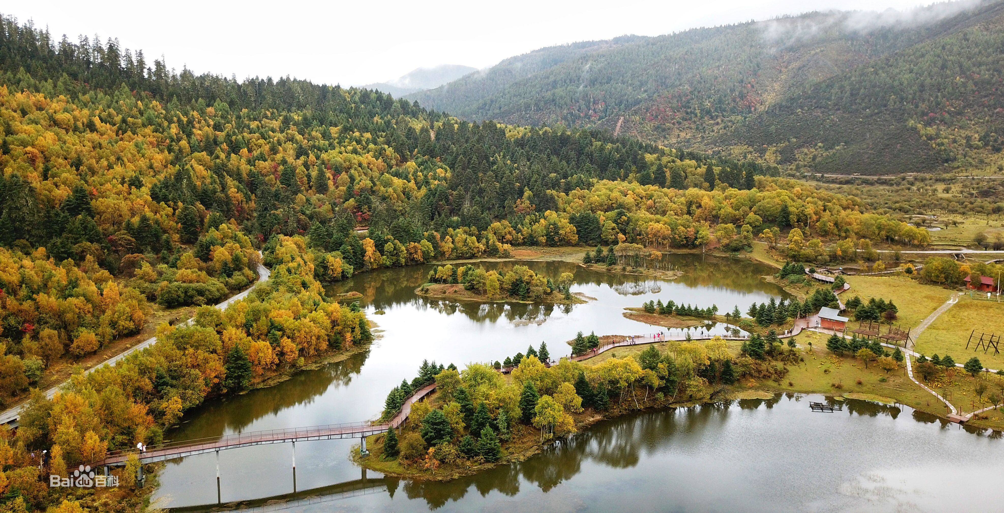 自然保护区位于云南省迪庆藏族自治州的香格里拉县,属湿地生态类型