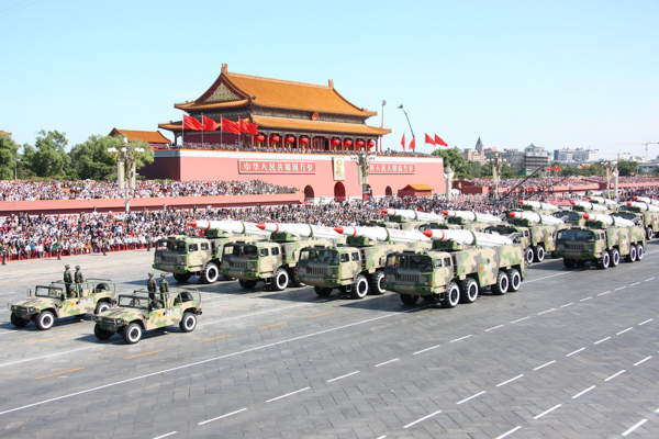 阅兵·档案|2009年国庆阅兵:武器装备类型多,科技含量高