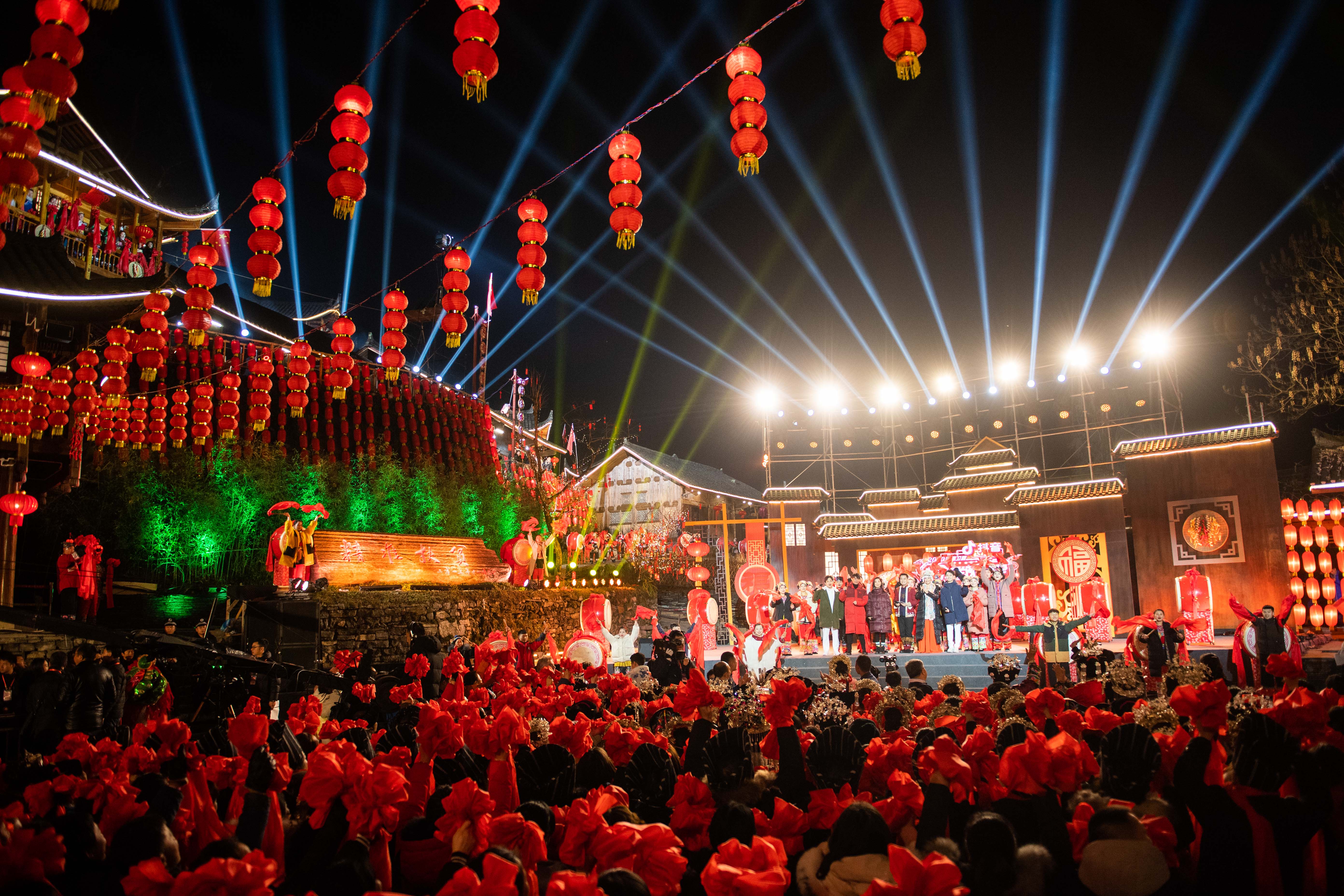 十八洞村的小年"村晚"