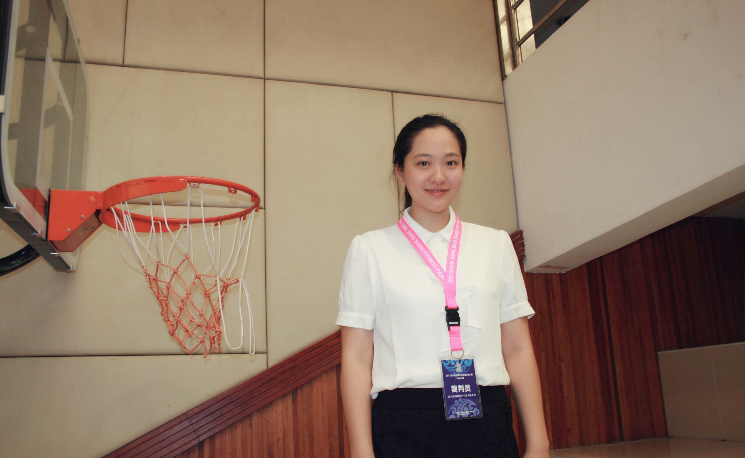 胡美晒出儿子近照,与朱芳雨离婚至今单身,现成为裁判员活出自我