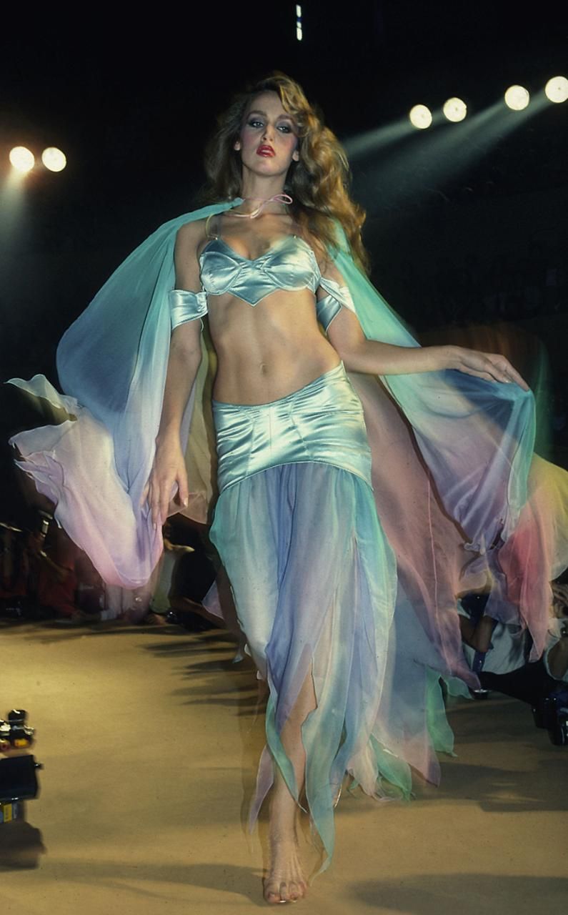 默多克183cm超模妻子瑞莉·霍尔年轻时好美,秒杀邓文迪