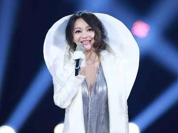 张韶涵沉寂十年,再次复出依然完美,活出真正的自我