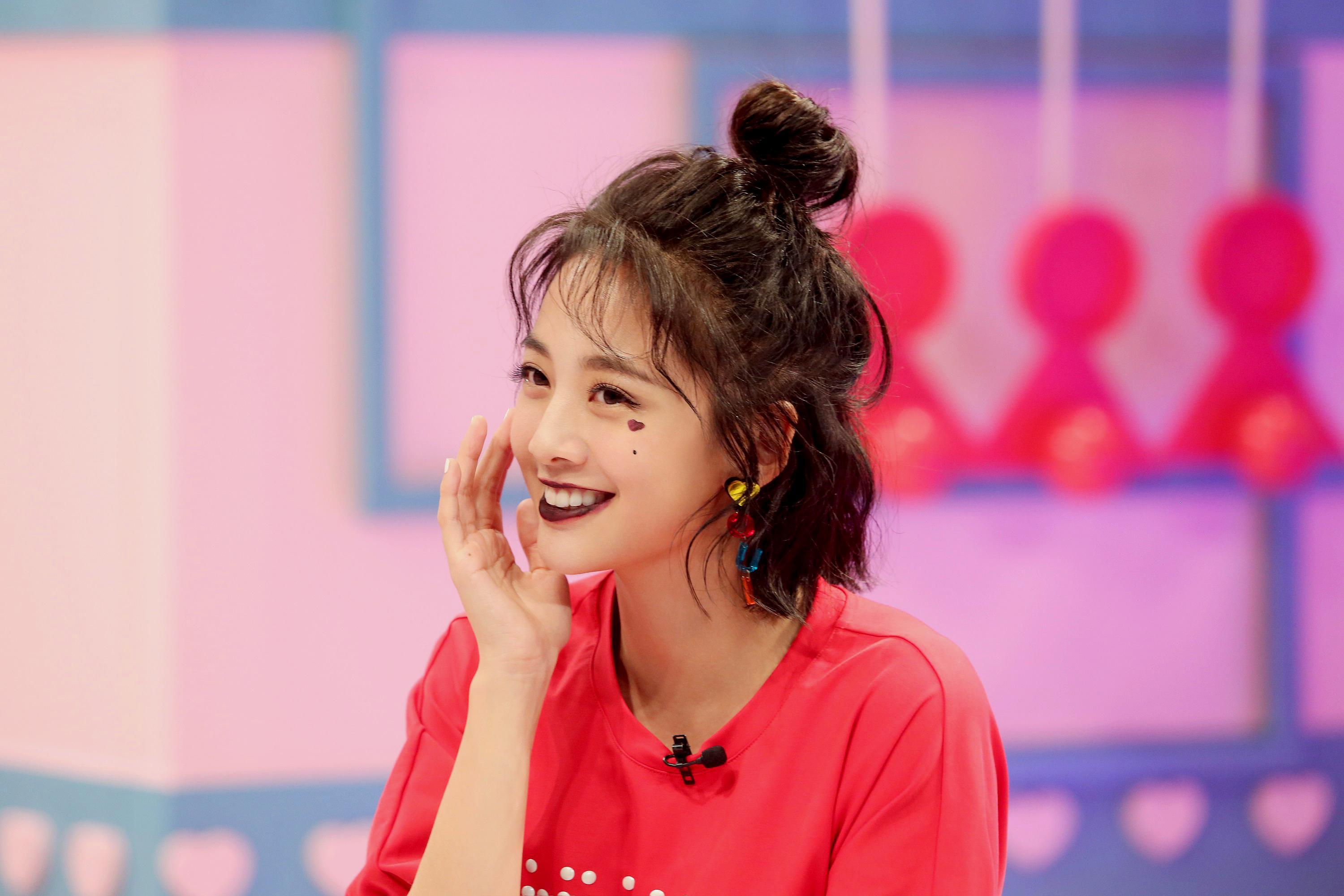 后来她的名气渐渐变好后,她被选中去参加韩国的一个