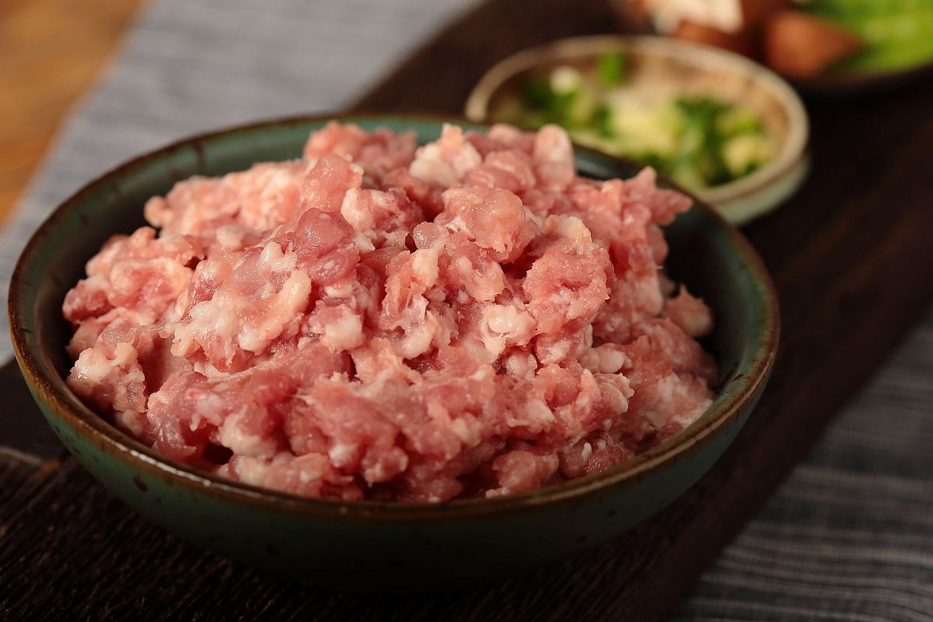 记录美好秋天# 秋季美食,肉丸子萝卜丝虾皮汤,配豆包,外加明太鱼咸菜