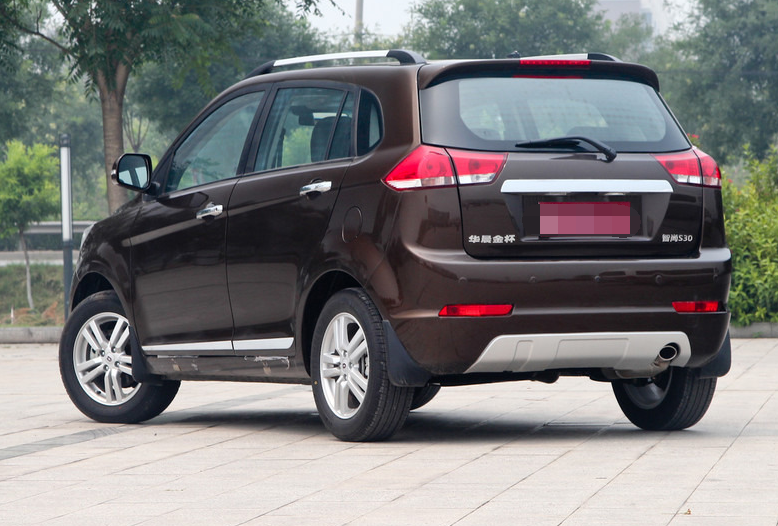 金杯智尚s30,造型非常新颖,车身上的轮廓富有张力!