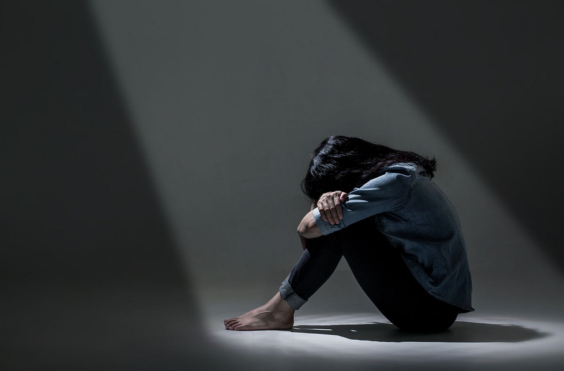 人的思维会妨碍对生活的真切感受,情绪也会在处置中更加痛苦不堪