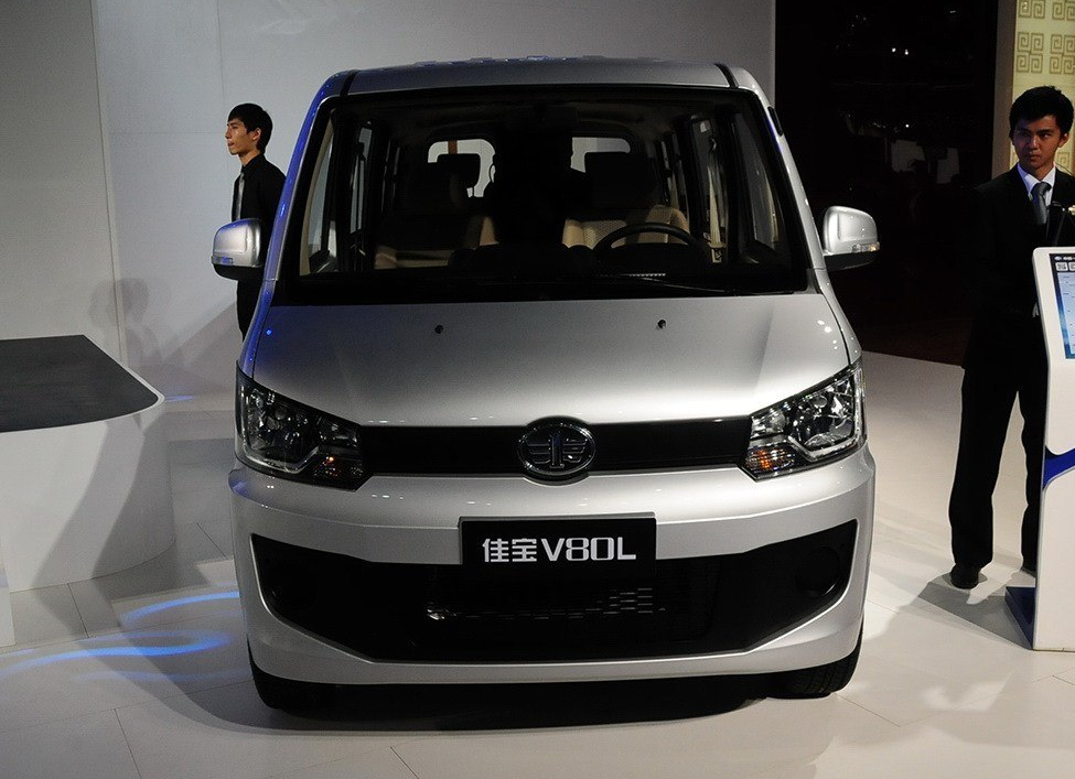 符合大众的审美的佳宝v80,看着车型很大,很受欢迎