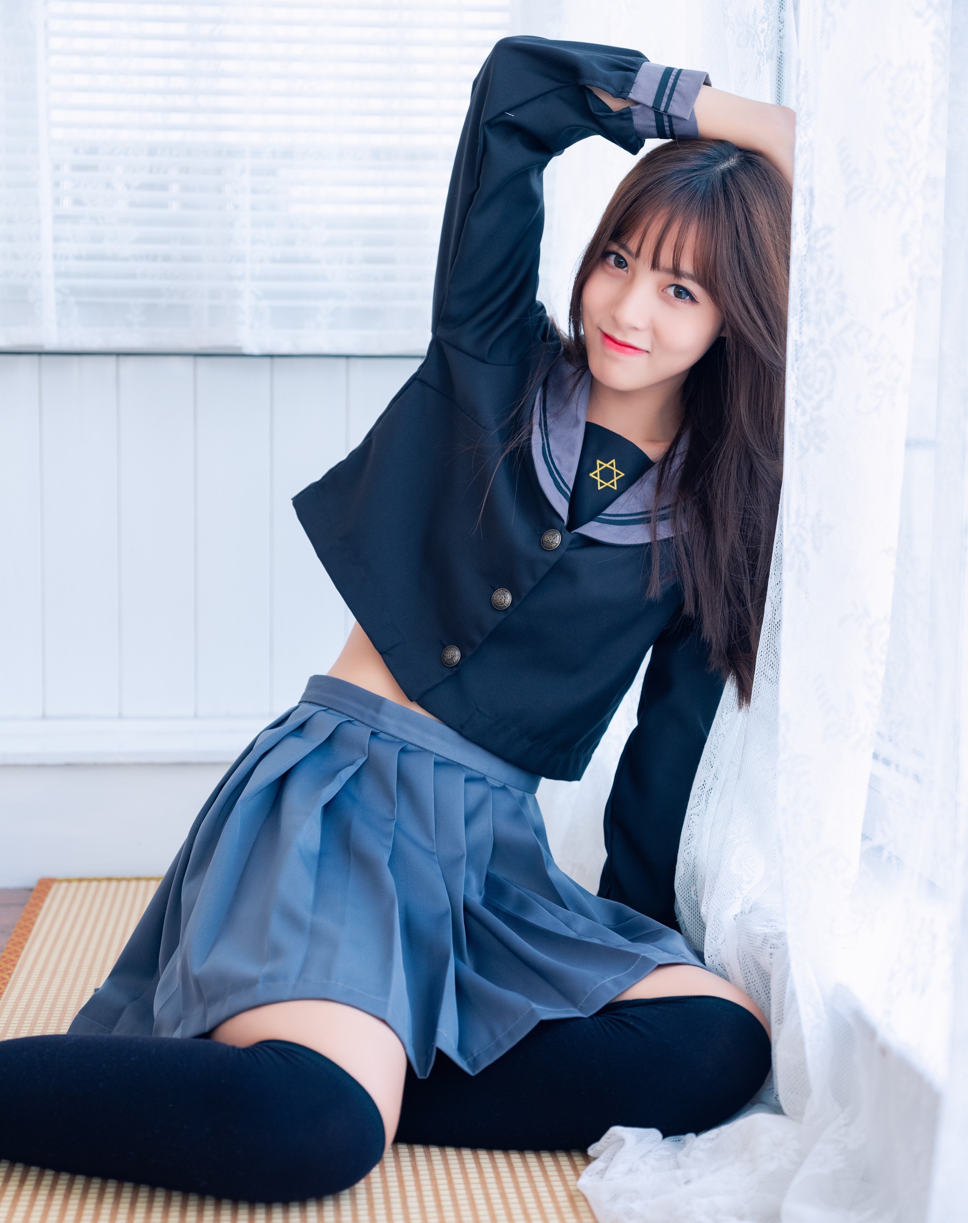 黑丝校服小姐姐 微笑的时候超可爱,不笑的时候是冷美人