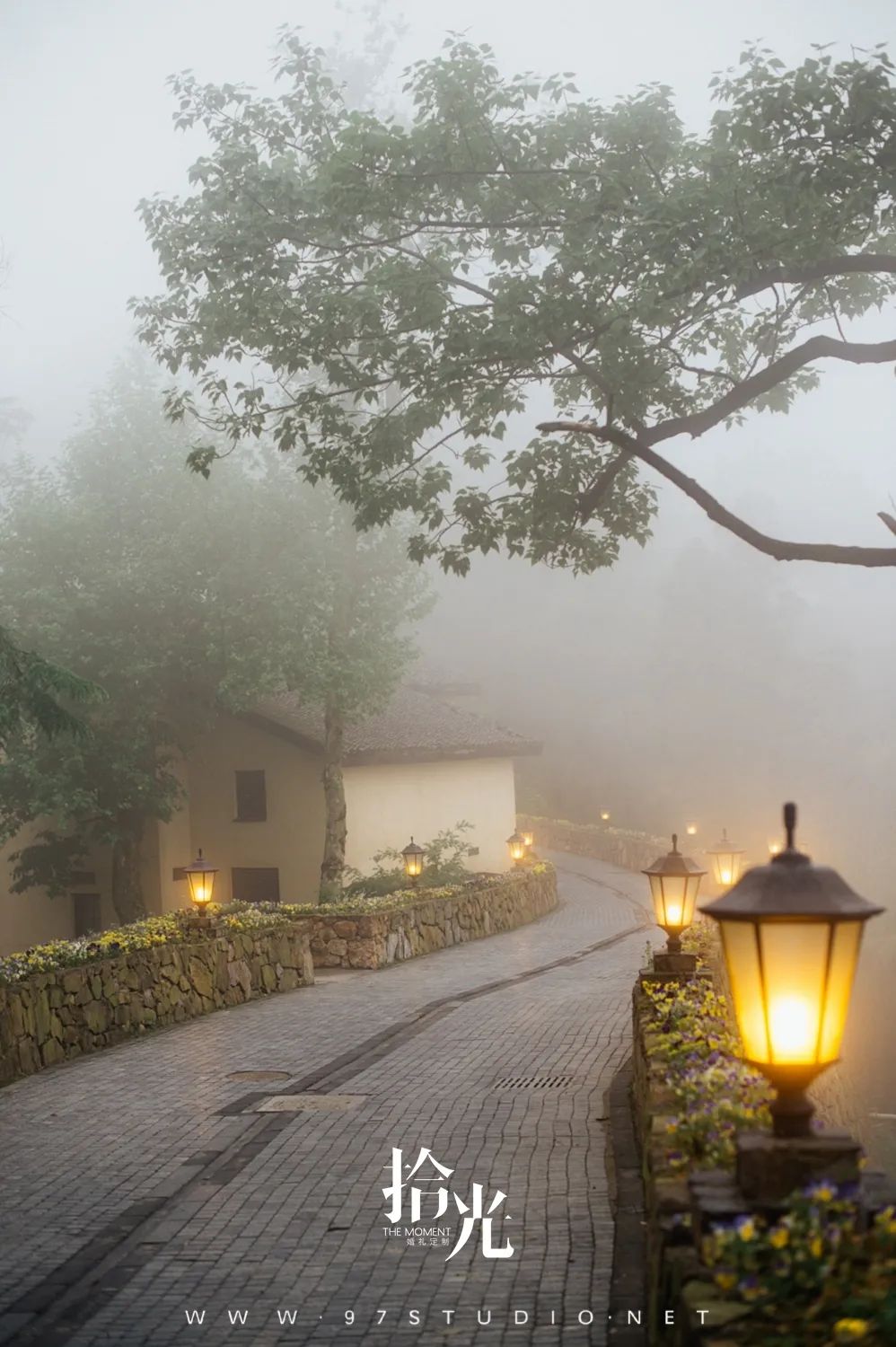 山顶的城堡婚礼,迷雾中童话般的仪式,独立有想法的新娘