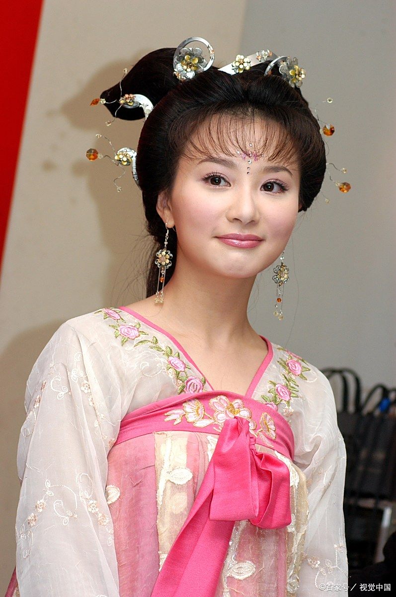 窅娘:高台上跳舞,风华绝代,违抗圣旨不看皇帝一眼,传缠足始于她