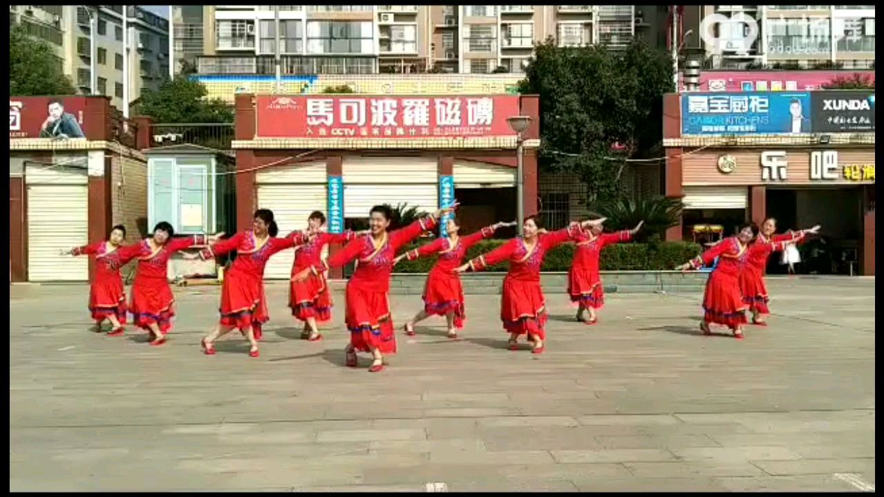 [图]《吉祥酥油灯》滨江广场舞蹈队编舞:小丽老师