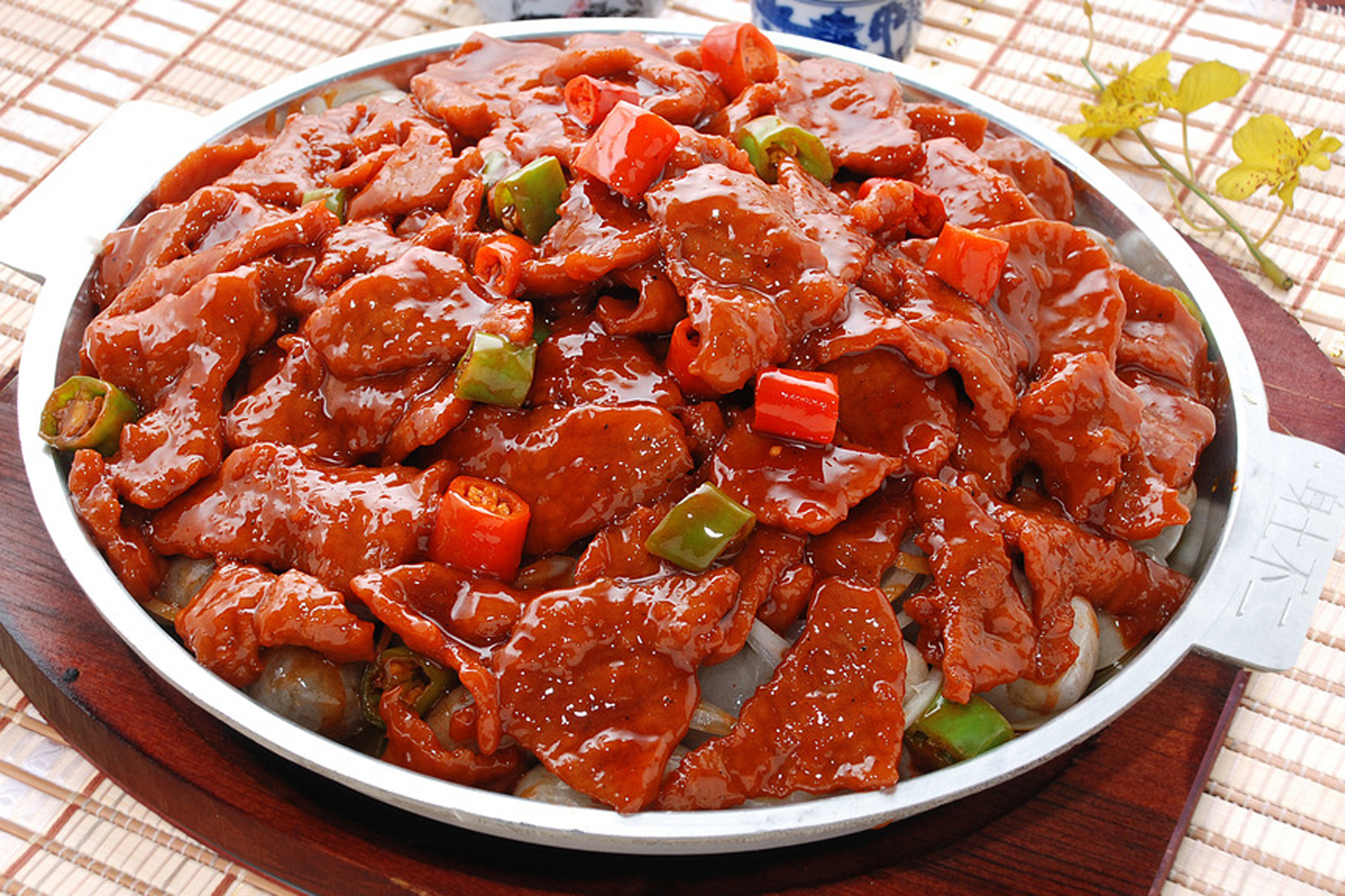 美食欣赏家:推荐几道唯味美十足私房菜(1) 石锅黑椒牛柳