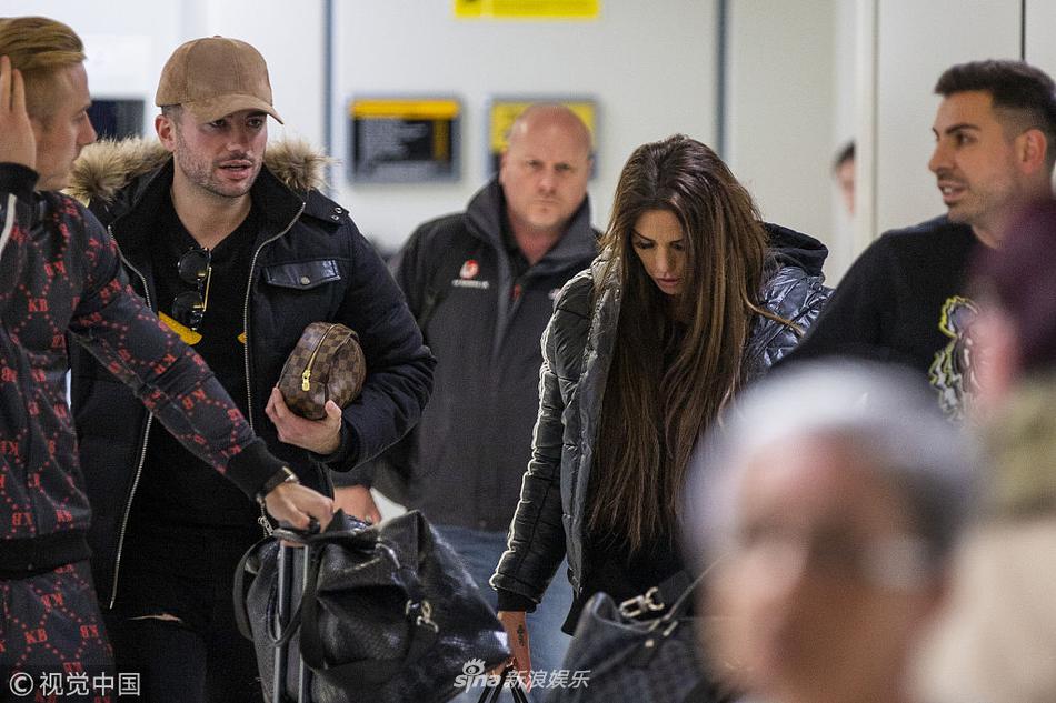 苏格兰格拉斯哥,凯蒂普莱斯( katie price)与男友克里斯博伊森(kris