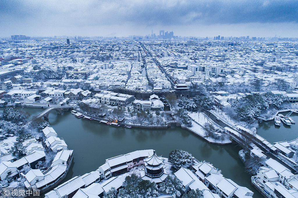 航拍苏州阊门外雪景 古城银装素裹美不胜收