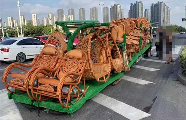 马路惊现豪华改装版"手推车",交警:史上最长,寿命很短