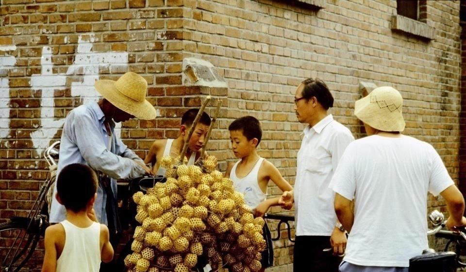北京街头卖蝈蝈的小贩