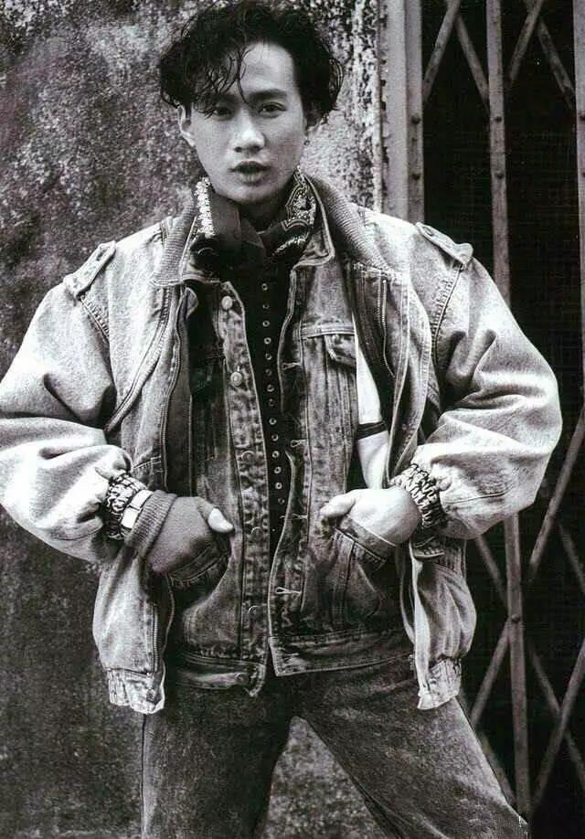 6张黄家驹罕见的少年照片,致敬经典,"45度坐姿"却引发热议!