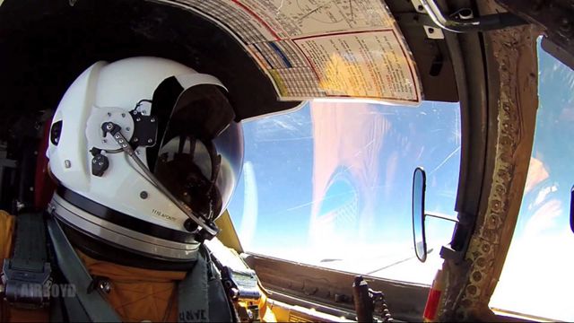 这一天,不知是怎么回事,一种莫名其妙的恐惧感笼罩着他的心头.