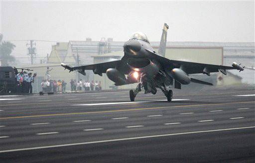 重视还是夸张?亚运会台湾运动员返回,台军用f16放焰火致敬