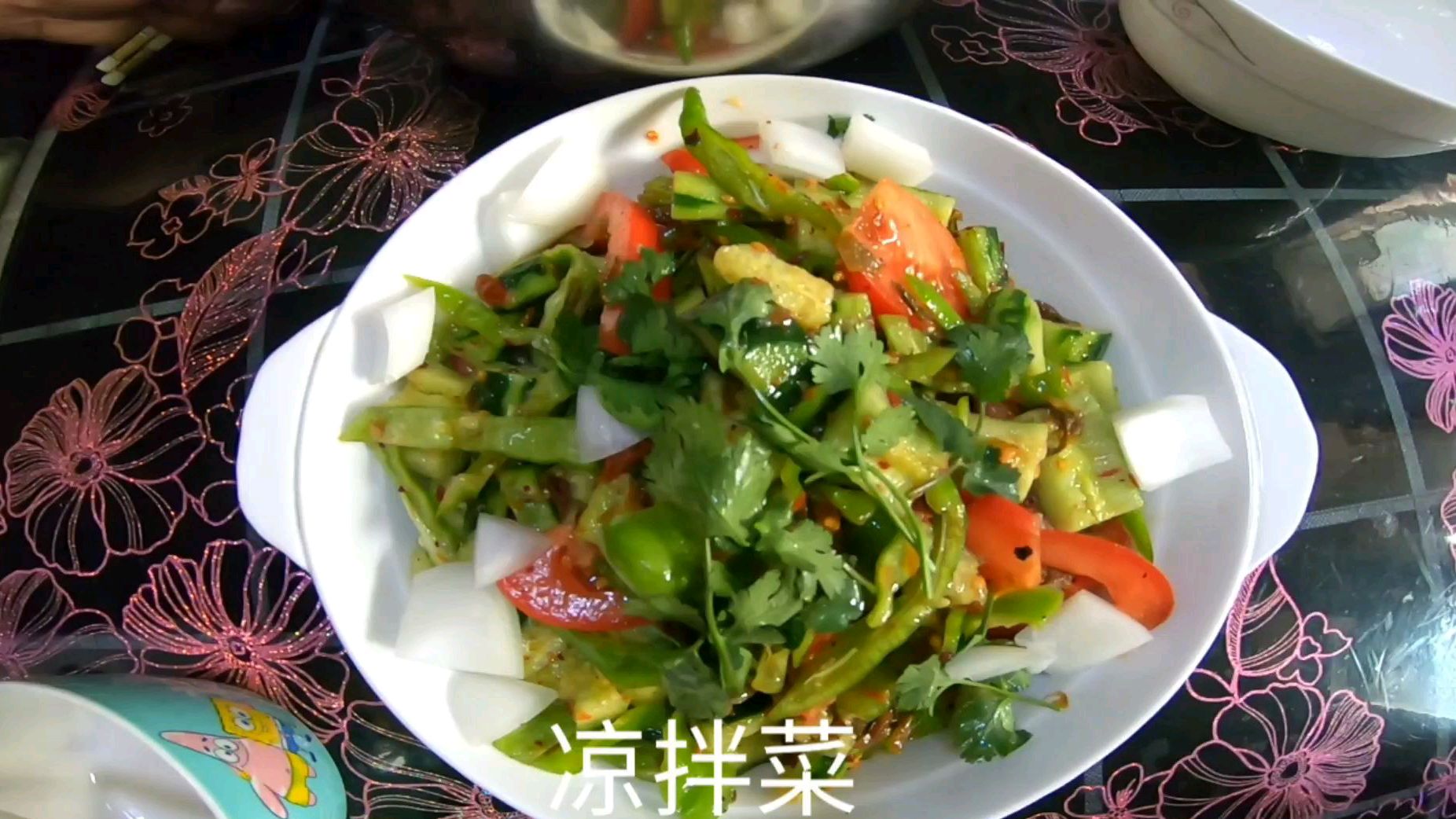 媳妇睡觉,新疆老杨自己享用清炖羊肉