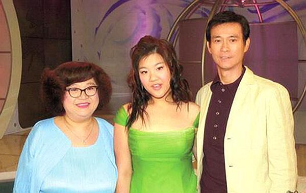 郑欣宜官宣结婚!外籍老公高大帅气,"肥姐"千万遗产被再度关注