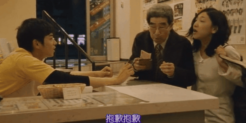 阿茂,是一名奇怪的老爷爷,常常会自言自语,每天都喜欢到社区公园上
