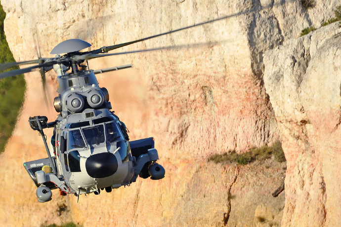 ec725直升机(英文:ec725/h225m caracal/super cougar,代号:野猫/超