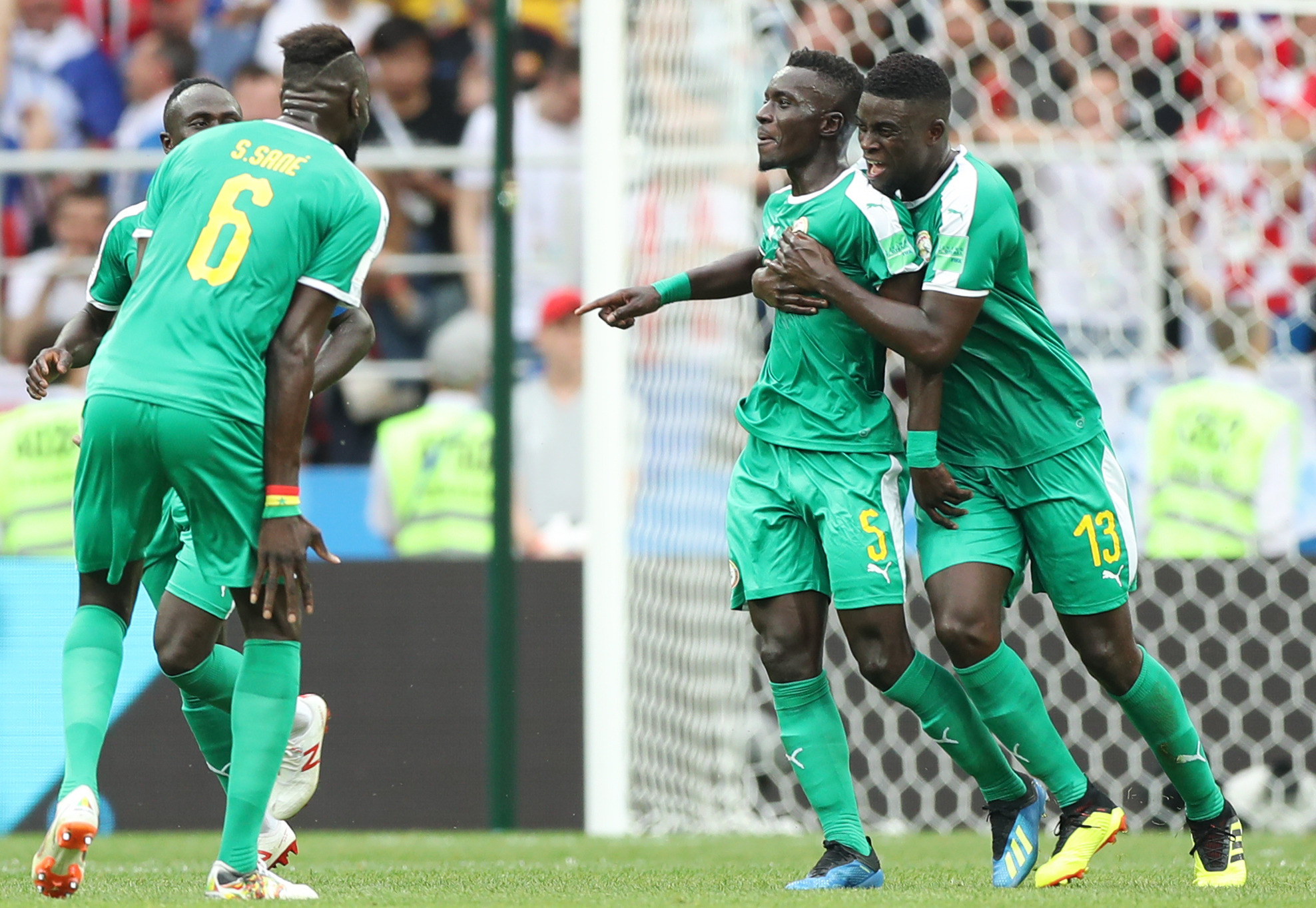 足球——h组:塞内加尔队首开纪录(11)