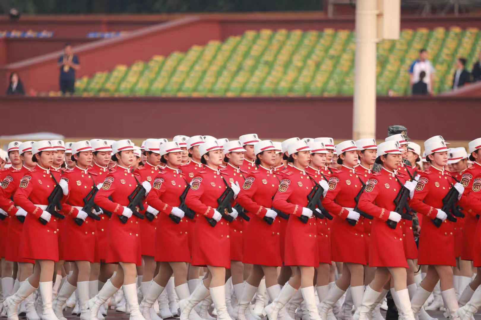 又美又飒!女民兵方队来了!
