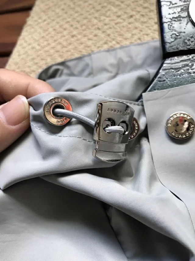 巴宝莉"开春风衣"公务员常服