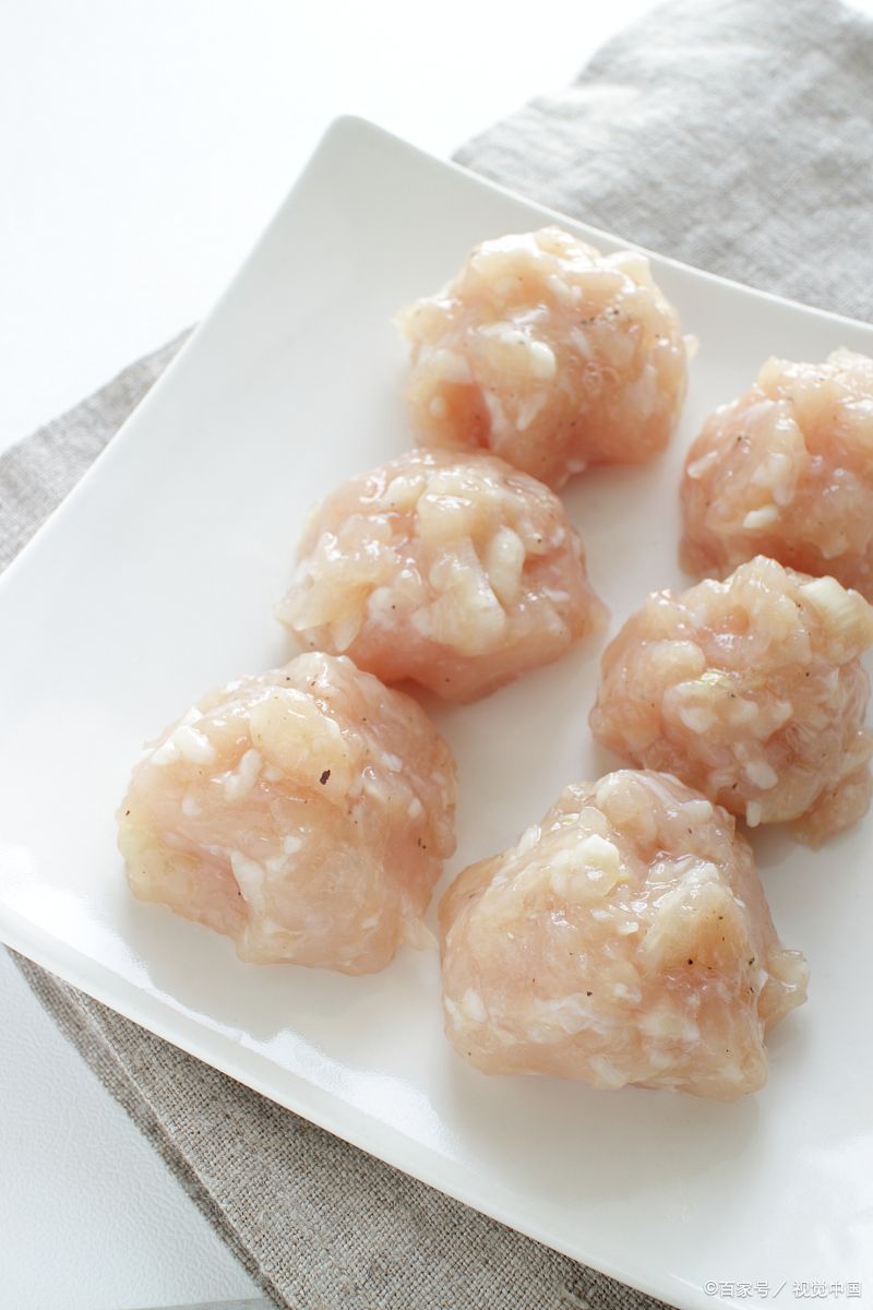 淡水酥丸:广东惠阳地方传统名菜,炸过的大肉丸,肉爽带汁,清香淡雅