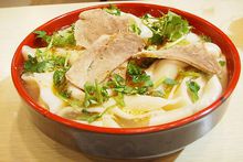 河南地道美食"烩面"来河南必点的面食